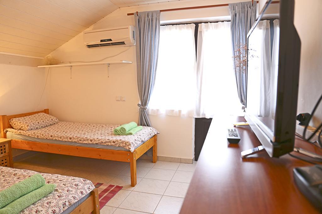 Apartments Mira Gornji Karin Exterior foto